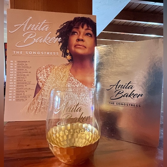 ANITA BAKER Swag Bag Items The Songstress Tour 2023 Wine Tumbler/Poster/Notebook - Picture 1 of 4